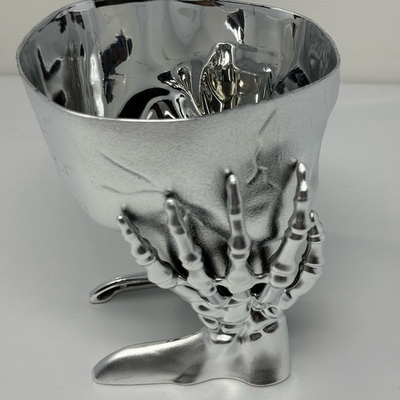 Halloween Skeleton Skull In Hands Candy Planter Bowl Silver Color NWT 5” X 7.5” - Picture 11 of 16